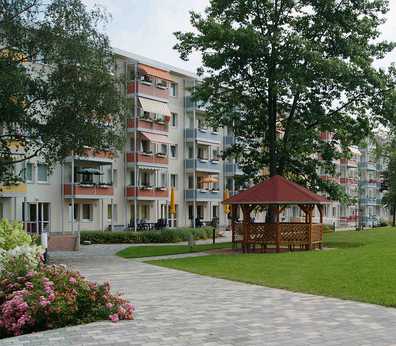 Wohngebietspark CAWG Chemnitz, Weg mit Pavillon