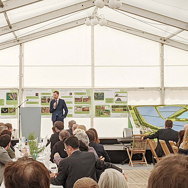 Zweite Änderung des Flächennutzungsplans Neukieritzsch, Veranstaltung im Festzelt mit Ministerpräsident von Sachsen Michael Kretschmer