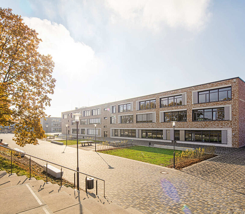 Gemeinsamer Schulhof für neue 145. Oberschule - Dresden Pieschen - Seitenansicht