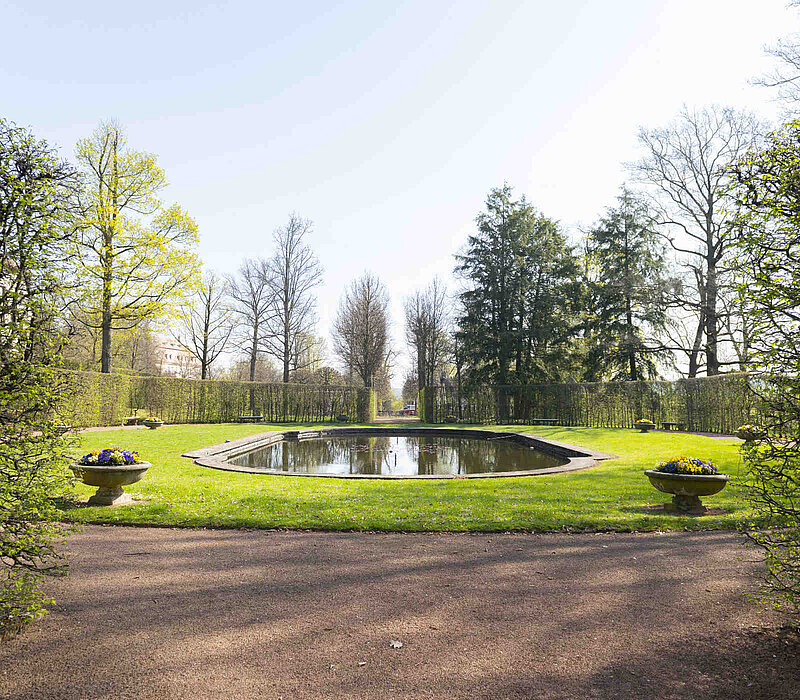 Barocker Schlosspark Lichtenwalde, Kronenbasin