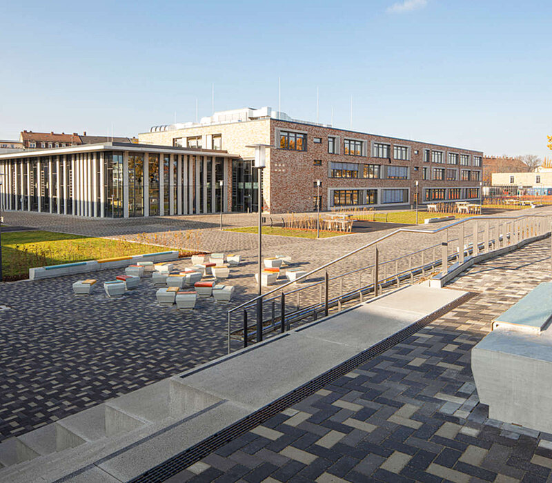 Gemeinsamer Schulhof für neue 145. Oberschule - Dresden Pieschen - Frontalansicht