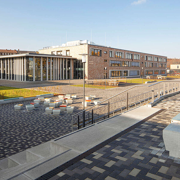 Gemeinsamer Schulhof für neue 145. Oberschule - Dresden Pieschen - Frontalansicht