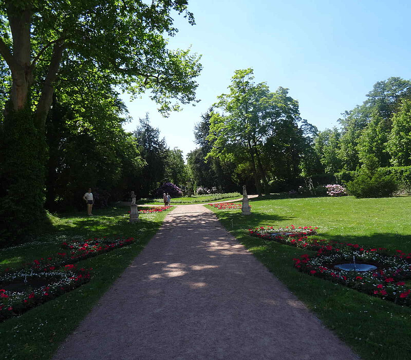 Barocker Schlosspark Lichtenwalde, Mittelgarten