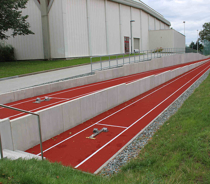 Bergablaufbahn als Trainingsstätte im Sportforum Chemnitz, Bergablaufbahn neben Turnhalle