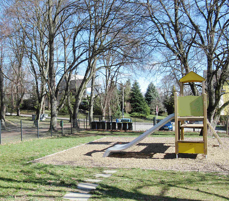 Kita Glösa Chemnitz, Klettergerüst mit Rutsche