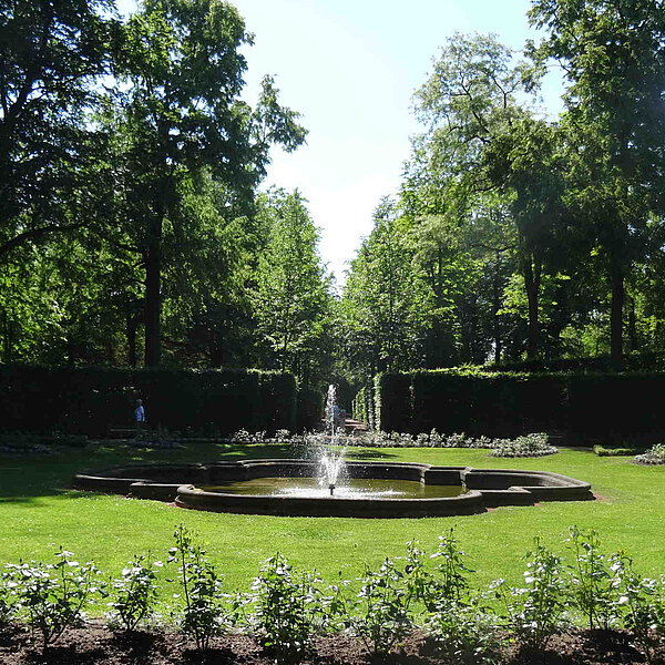 Barocker Schlosspark Lichtenwalde, Wasserbasin