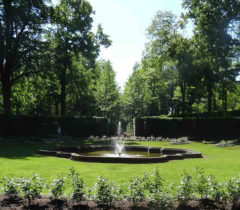 Barocker Schlosspark Lichtenwalde, Wasserbasin