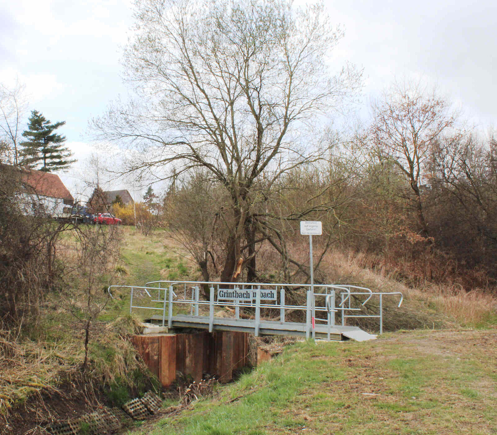 Hochwasserrückhaltebecken Gründbach, Glauchau, Brücke über den Bach